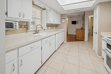 Custom 3BR/2BA Home on 10.3 acres with barn & RV hookup - image 37