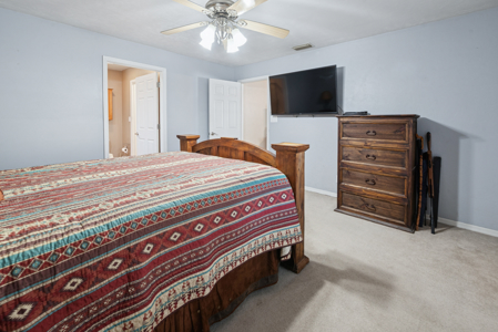 Custom 3BR/2BA Home on 10.3 acres with barn & RV hookup - image 28