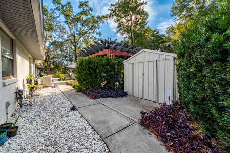 Custom 3BR/2BA Home on 10.3 acres with barn & RV hookup - image 6