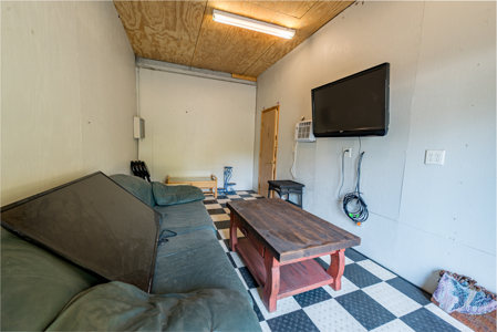 Custom 3BR/2BA Home on 10.3 acres with barn & RV hookup - image 20