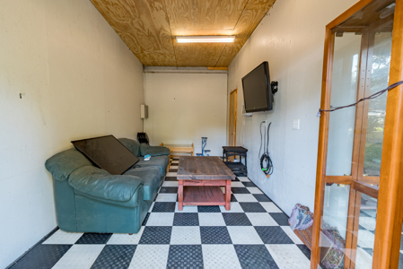 Custom 3BR/2BA Home on 10.3 acres with barn & RV hookup - image 19