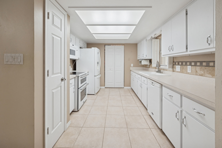 Custom 3BR/2BA Home on 10.3 acres with barn & RV hookup - image 33