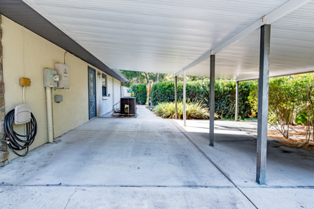 Custom 3BR/2BA Home on 10.3 acres with barn & RV hookup - image 5