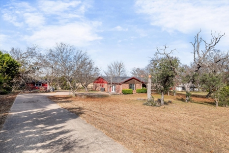 Breathtaking Views & Versatile Living in Copperas Cove - image 4