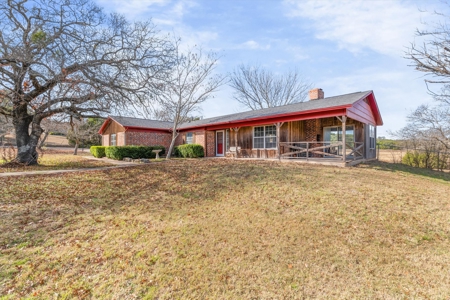 Breathtaking Views & Versatile Living in Copperas Cove - image 3