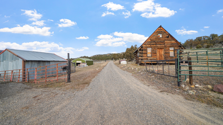 Log Home in Western Colorado With Acreage - image 40