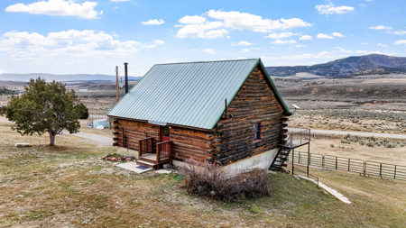 Log Home in Western Colorado With Acreage - image 2