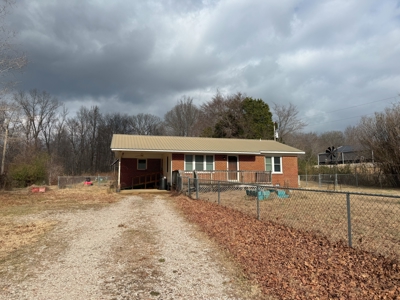Brick Country Home With Acreage For Sale In Tn With Pond - image 2