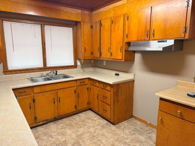 Brick Country Home With Acreage For Sale In Tn With Pond - image 10