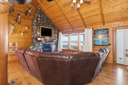 Gated Log Home With Views, Shop & Outdoor Lifestyle - image 11