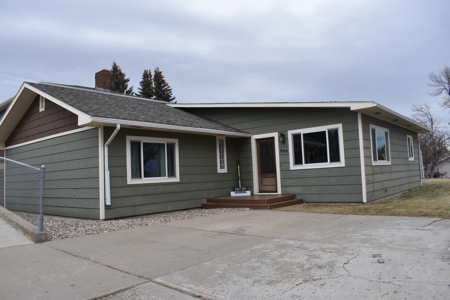 One level home in Shelby, MT for Sale - image 2
