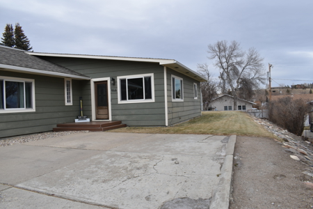 One level home in Shelby, MT for Sale - image 3