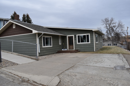 One level home in Shelby, MT for Sale - image 1