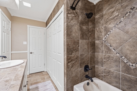 Lakefront and Golf Course Home in Gated Holly Lake Ranch in Texas - image 19