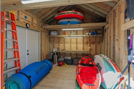 Lakefront and Golf Course Home in Gated Holly Lake Ranch in Texas - image 39