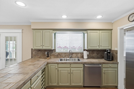 Lakefront and Golf Course Home in Gated Holly Lake Ranch in Texas - image 13