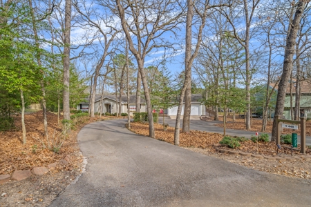 Lakefront and Golf Course Home in Gated Holly Lake Ranch in Texas - image 3