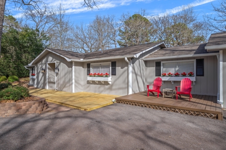 Lakefront and Golf Course Home in Gated Holly Lake Ranch in Texas - image 4