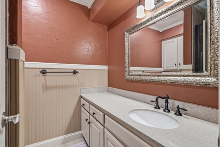 Lakefront and Golf Course Home in Gated Holly Lake Ranch in Texas - image 26