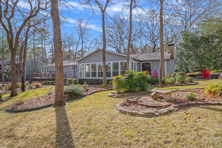 Lakefront and Golf Course Home in Gated Holly Lake Ranch in Texas - image 34