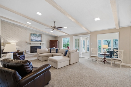 Lakefront and Golf Course Home in Gated Holly Lake Ranch in Texas - image 7