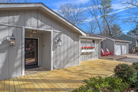 Lakefront and Golf Course Home in Gated Holly Lake Ranch in Texas - image 5