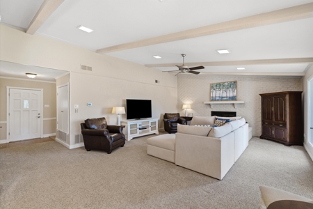 Lakefront and Golf Course Home in Gated Holly Lake Ranch in Texas - image 6