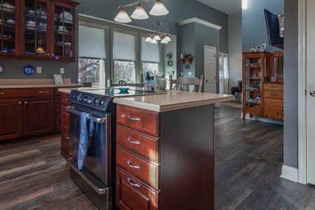 Beautiful Home sits on 3.6 acres - image 23