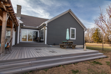 Beautiful Home sits on 3.6 acres - image 36