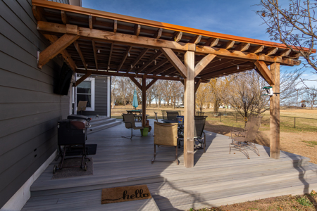 Beautiful Home sits on 3.6 acres - image 32