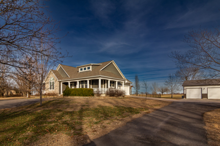 Beautiful Home sits on 3.6 acres - image 3