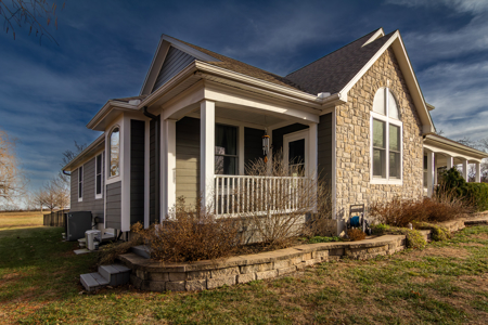 Beautiful Home sits on 3.6 acres - image 31