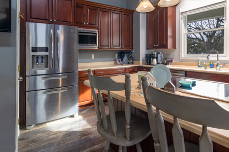 Beautiful Home sits on 3.6 acres - image 26