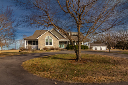 Beautiful Home sits on 3.6 acres - image 7