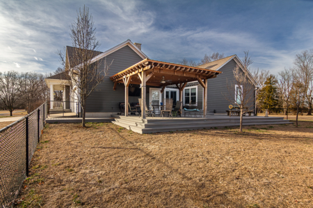 Beautiful Home sits on 3.6 acres - image 39