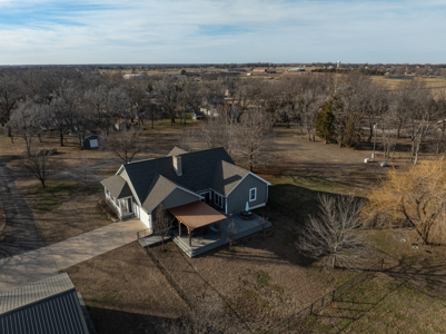 Beautiful Home sits on 3.6 acres - image 2