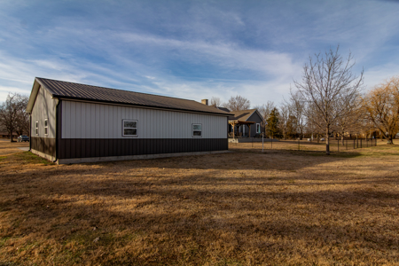 Beautiful Home sits on 3.6 acres - image 6