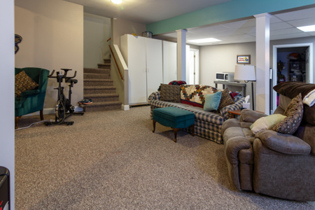 Beautiful Home sits on 3.6 acres - image 22