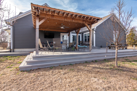 Beautiful Home sits on 3.6 acres - image 34