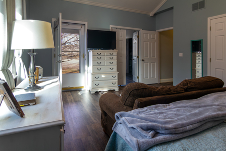 Beautiful Home sits on 3.6 acres - image 14