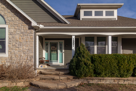 Beautiful Home sits on 3.6 acres - image 10