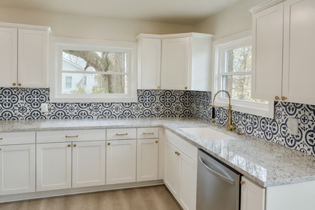 Beautifully Restored 1949 Tudor Style Cottage Downtown Hohenwald - image 7