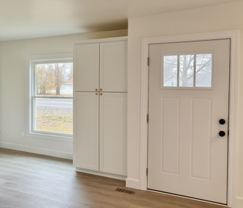 Beautifully Restored 1949 Tudor Style Cottage Downtown Hohenwald - image 9