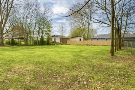 Beautifully Restored 1949 Tudor Style Cottage Downtown Hohenwald - image 16