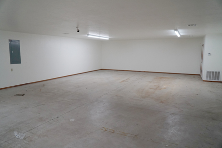 Commercial Building for Sale in Chandler, OK | Prime Location - image 10