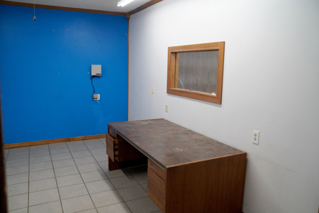 Commercial Building for Sale in Chandler, OK | Prime Location - image 9