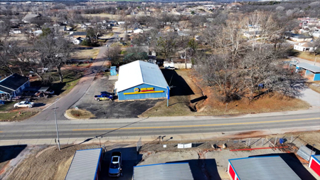 Commercial Building for Sale in Chandler, OK | Prime Location - image 7