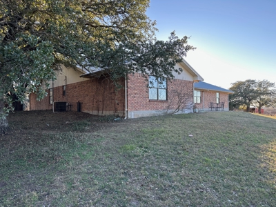 Country Home on Acreage with Horse Facilities in Rising Star TX - image 6