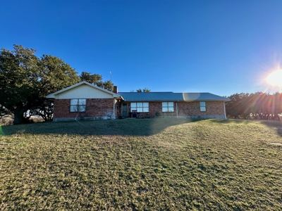 Country Home on Acreage with Horse Facilities in Rising Star TX - image 4