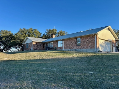 Country Home on Acreage with Horse Facilities in Rising Star TX - image 3